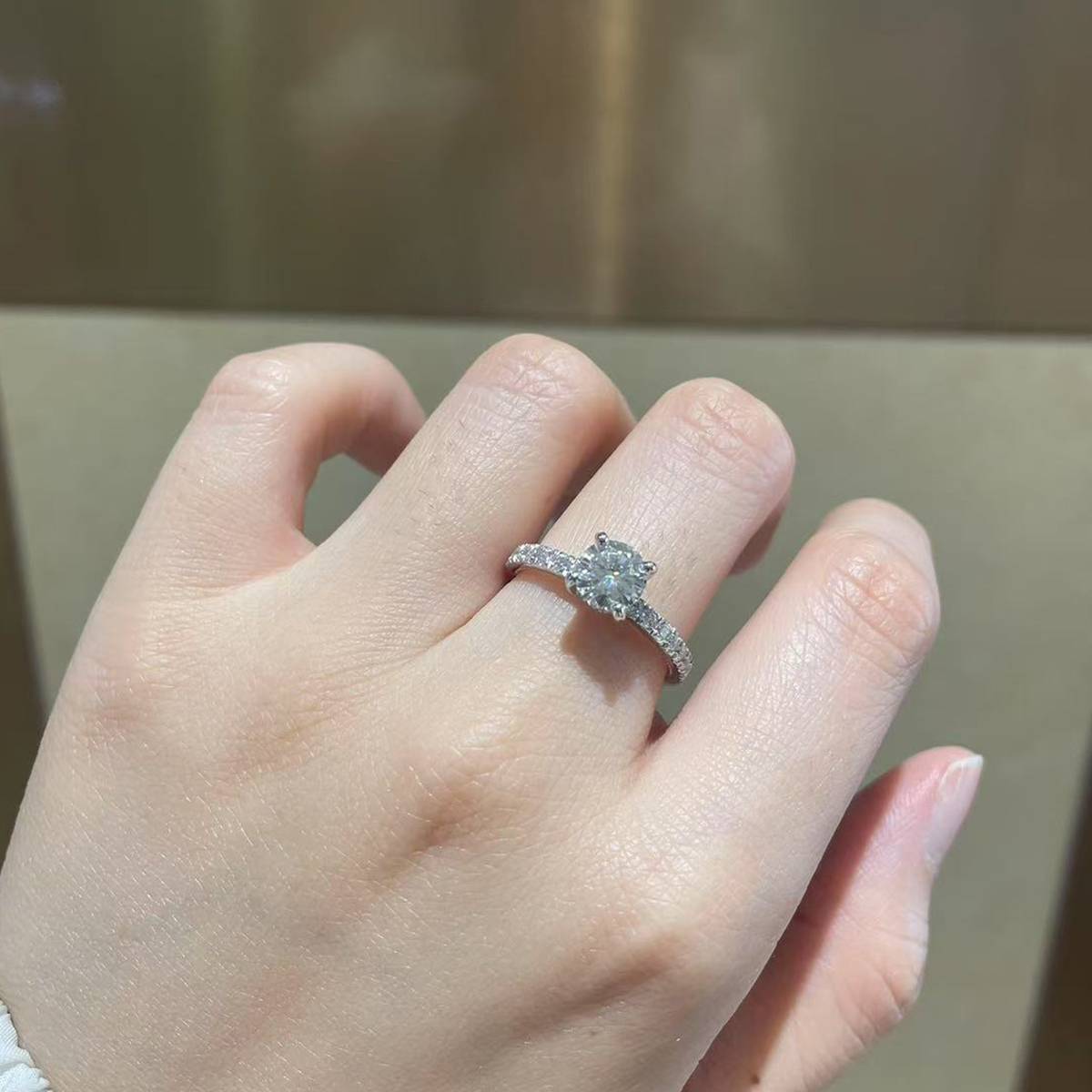 Straight arm micro inlaid four claw women's ring S925 silver plated white gold customized selection main stone Moissanite diamond 1.0ct/secondary stone high carbon diamond